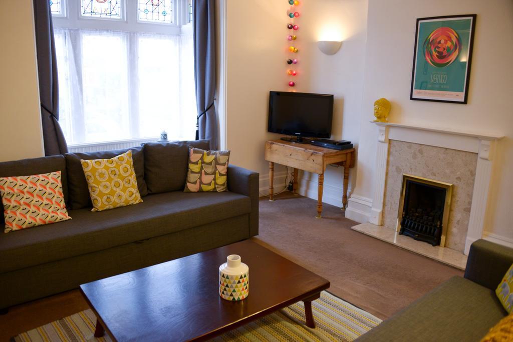 Queens Apartment ワージング エクステリア 写真