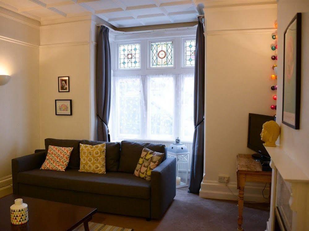 Queens Apartment ワージング エクステリア 写真