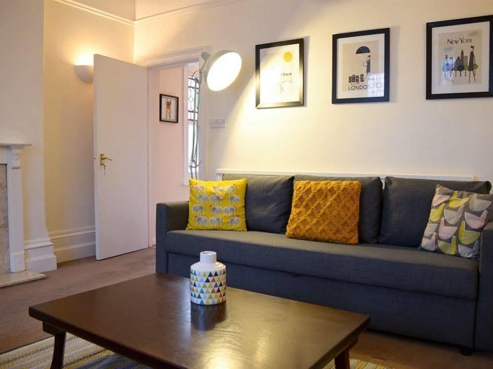 Queens Apartment ワージング エクステリア 写真