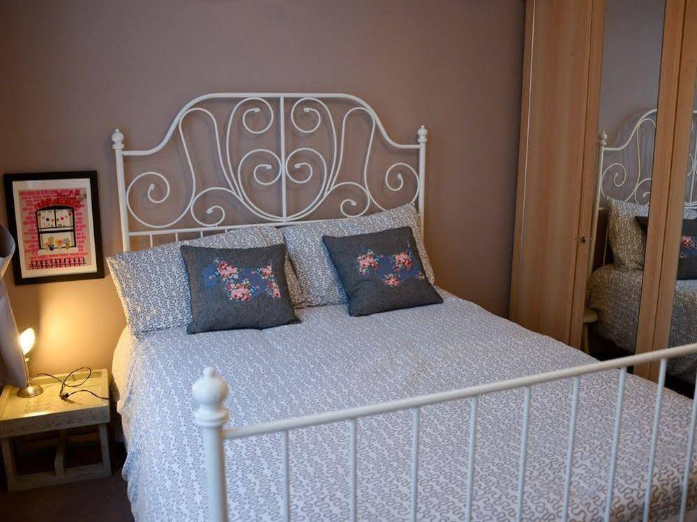 Queens Apartment ワージング エクステリア 写真